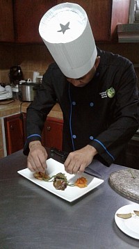 Cocineros con experiencia en técnicas culinarias.