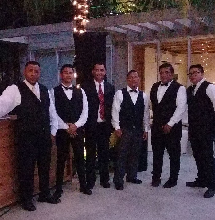Equipo de servicio, amable, respetuoso, dispuesto a servirte con la calidad que te mereces
